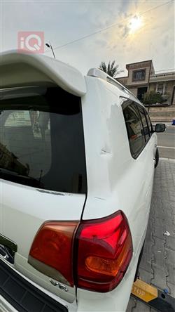 تۆیۆتا لاند کروزەر